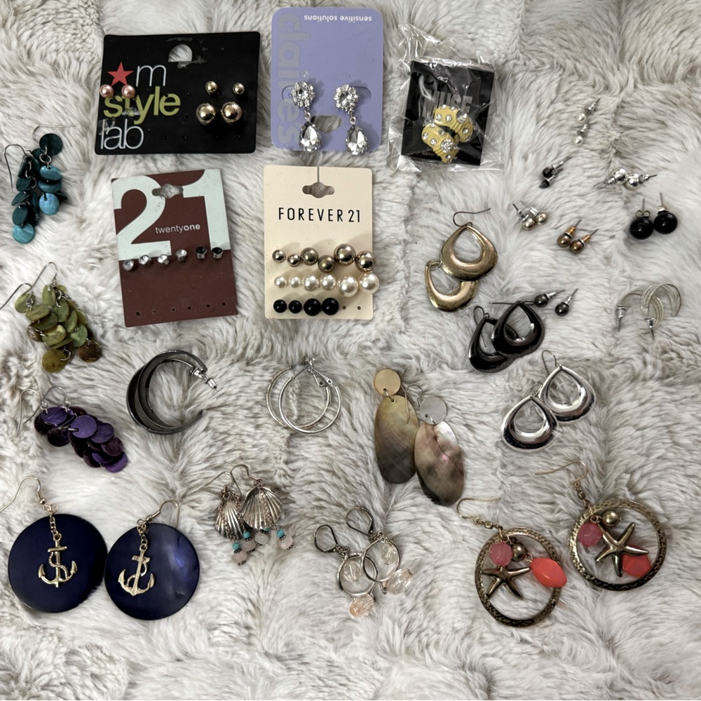 Lot of beachy earrings